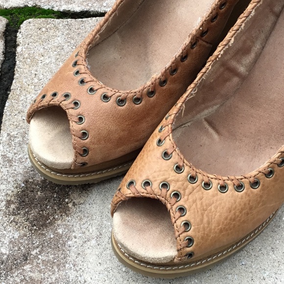 Seychelles Tan Leather Peep Toe Wedge Sandals - Picture 3 of 8